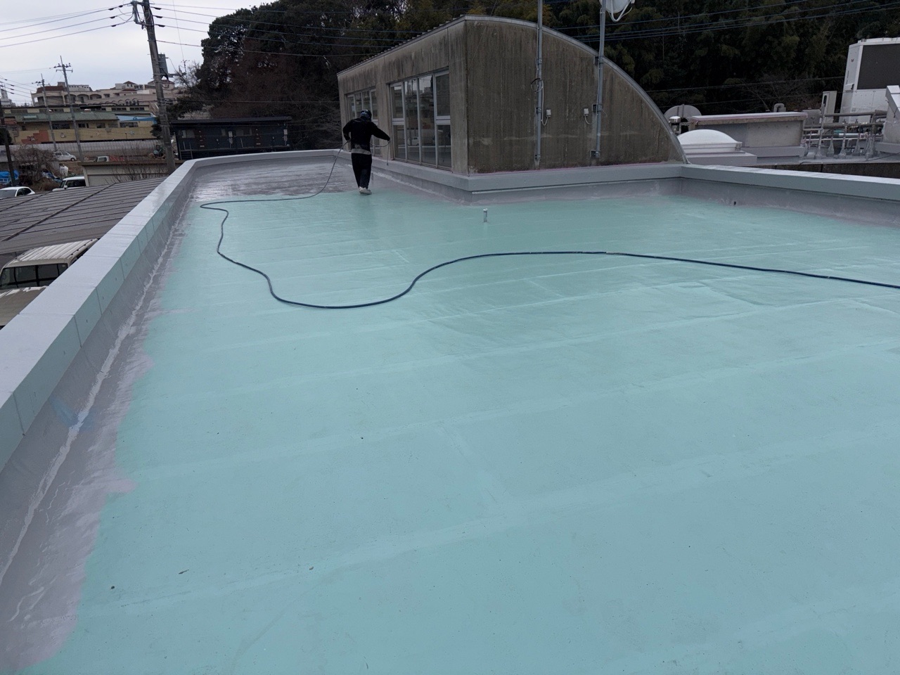 ウレタン高耐久スプレー工法　機械はお高いが能率でカバーします。